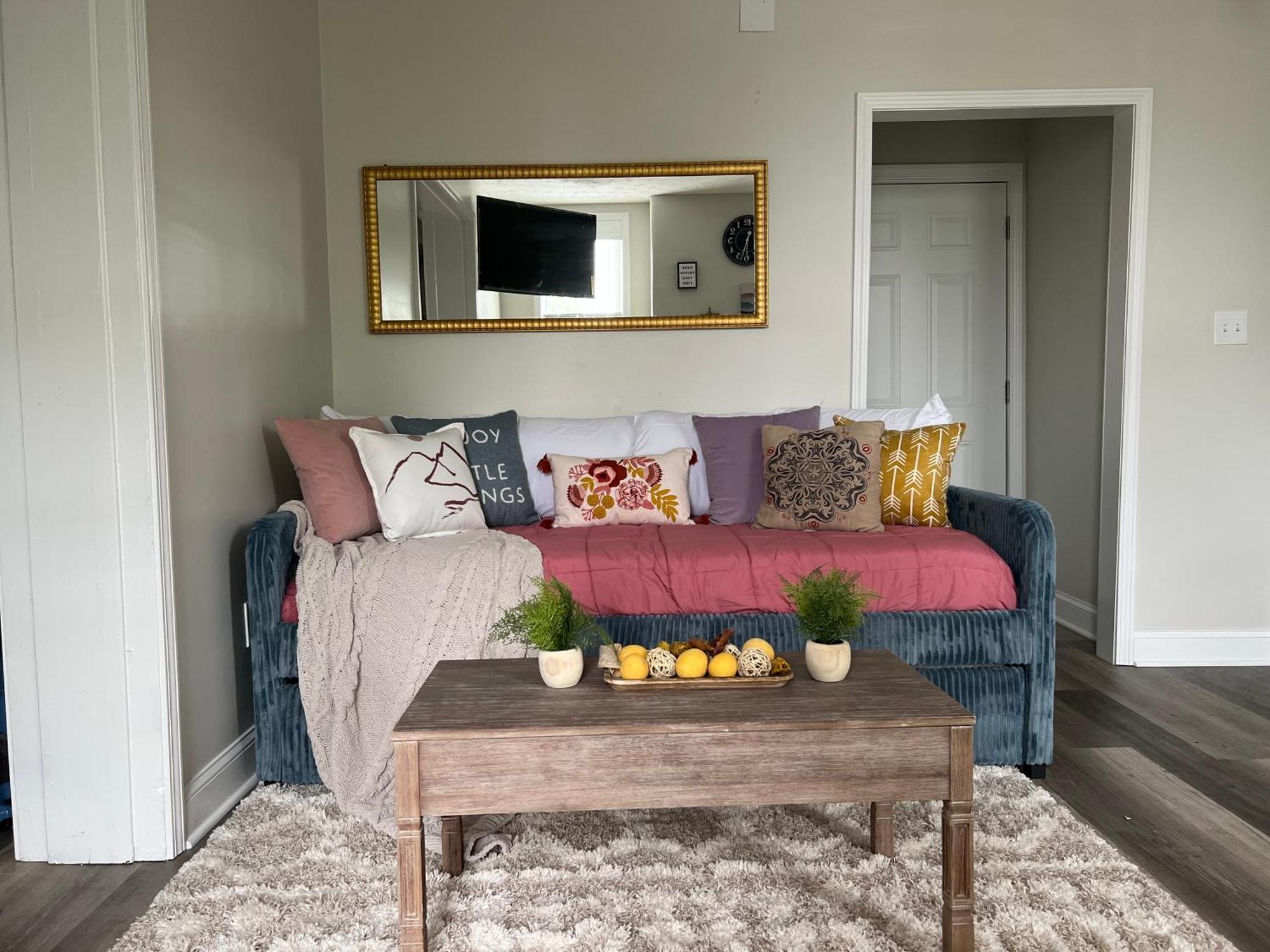 2 Lofts Downtown Louisville One Theater Room Екстериор снимка